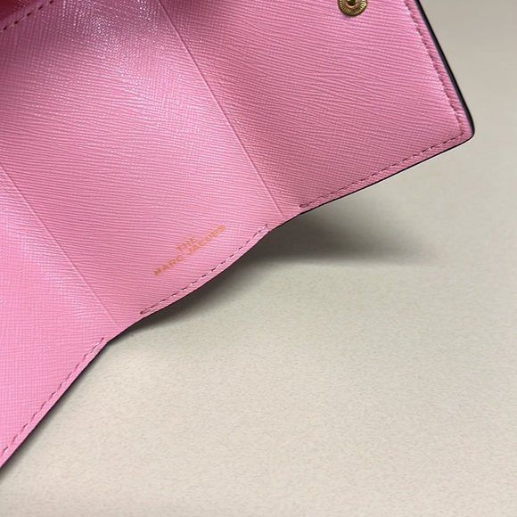 🔥🔥🔥NEW Marc Jacobs The J Mini Trifold Snapshot Black Gold Pink Leather Wallet - Picture 7 of 9